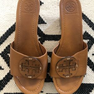 Nude Tory Burch slide wedge 10